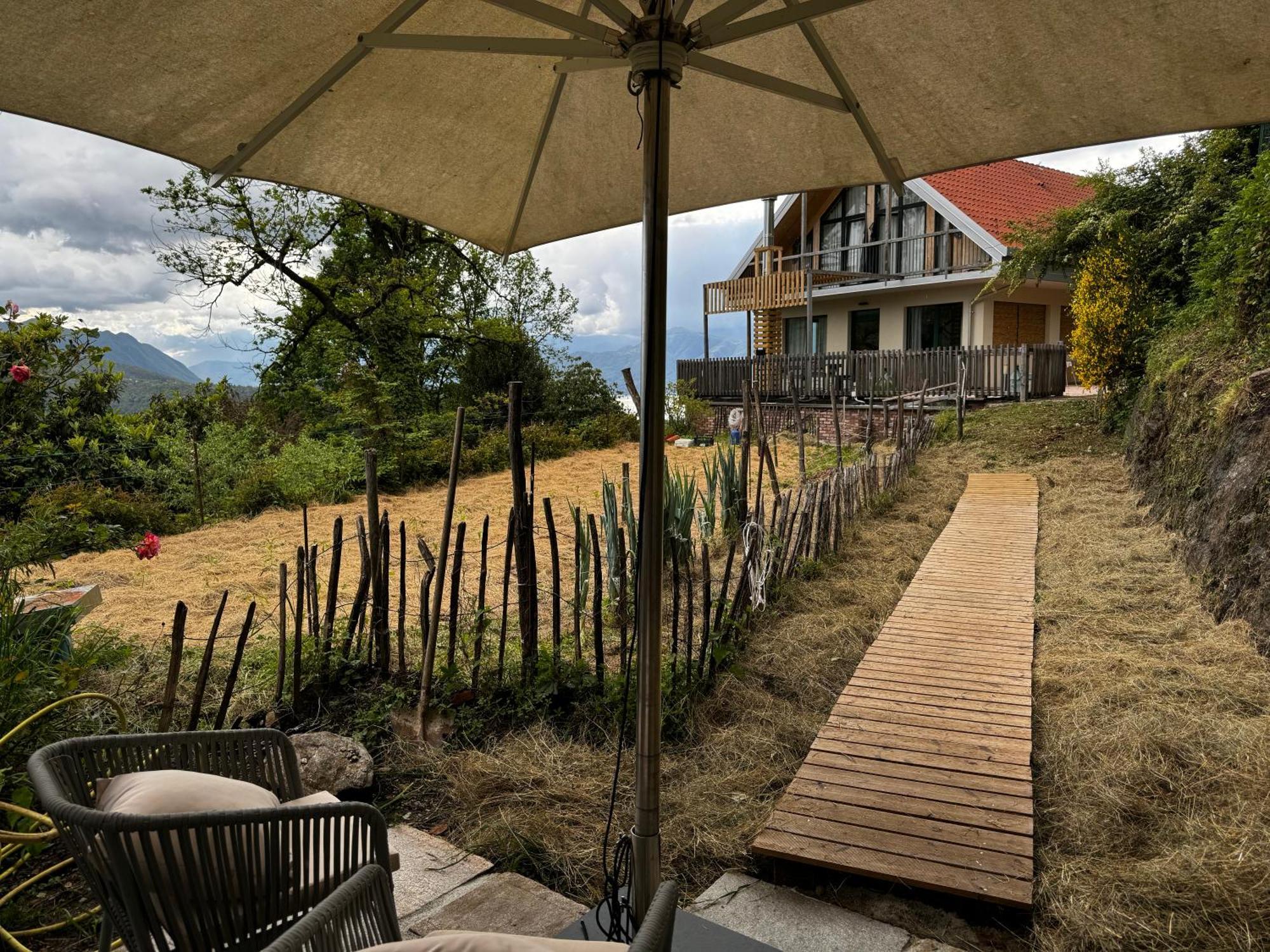 Agriturismo Voeuja Lago Maggiore Luino Exteriör bild